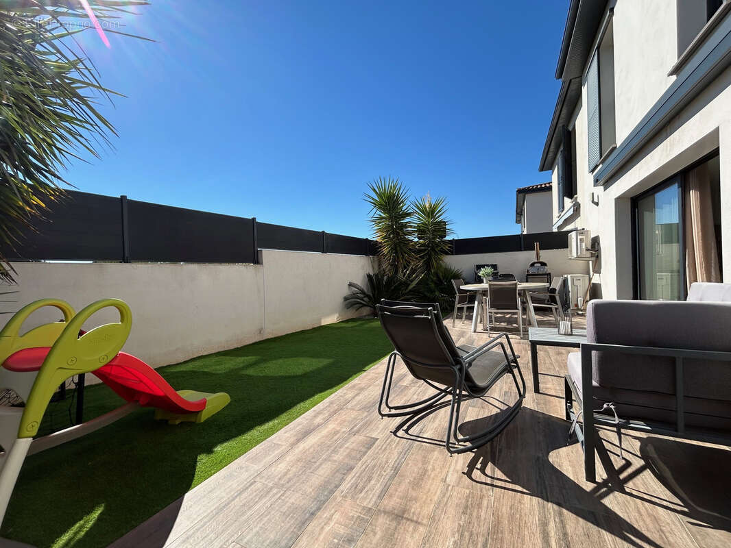 Maison à VIC-LA-GARDIOLE