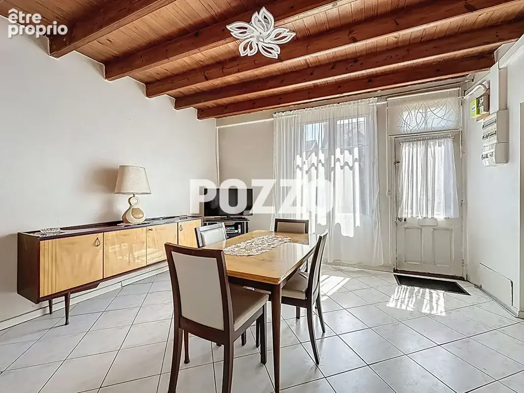 Maison  de bourg Saint Jean Le Thomas 6 pièces, 4 chambres de 99 m2, terrasse, garage, jardin et verger - photo 3