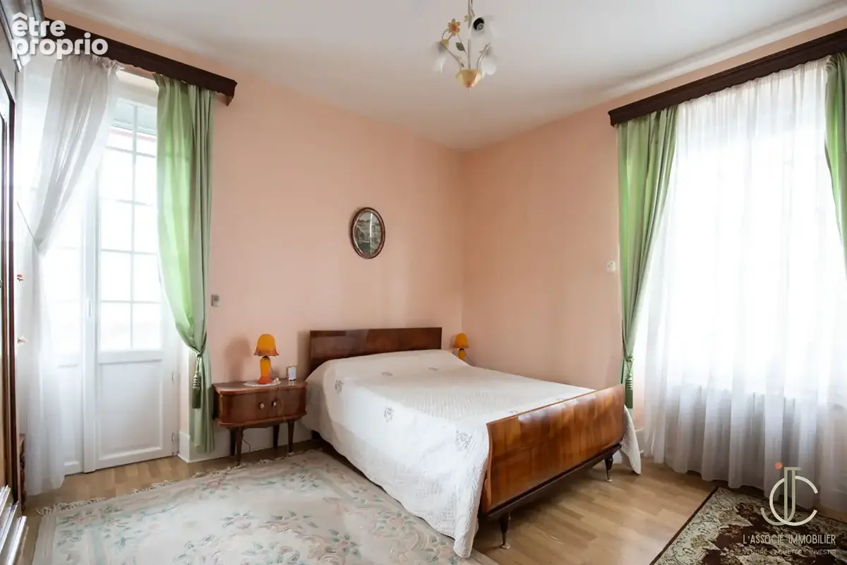 VITTEL VILLA / 5 chambres / 172m2 / Jardin et garage - photo 13