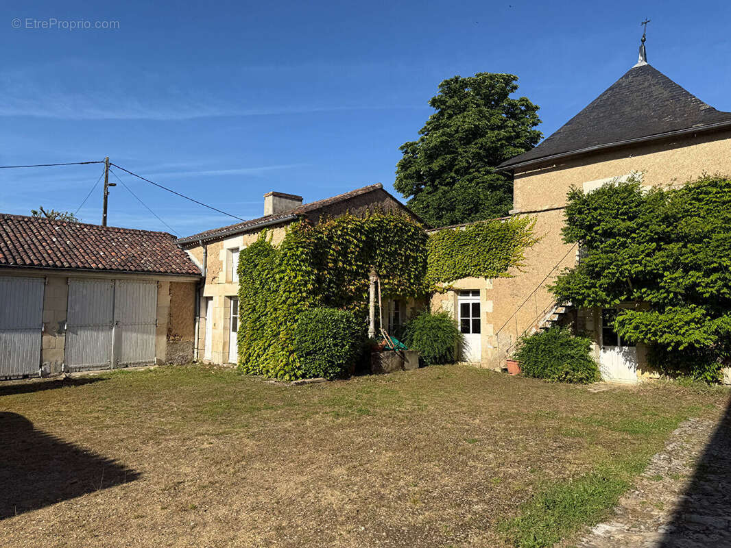 Maison à LA VILLEDIEU-DU-CLAIN