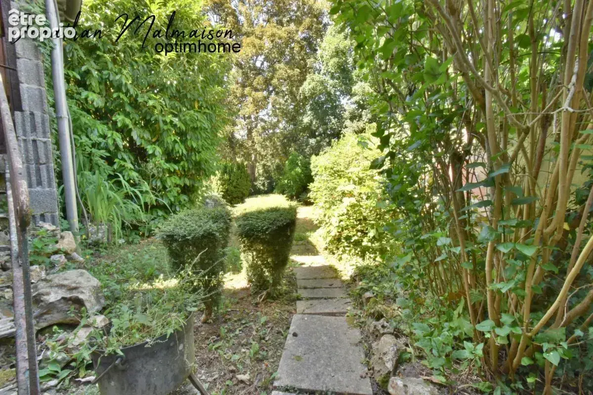 Maison de ville avec garage, jardin et fort potentiel – À deux pas de la gare et du centre-ville de Conches-en-Ouche - photo 4