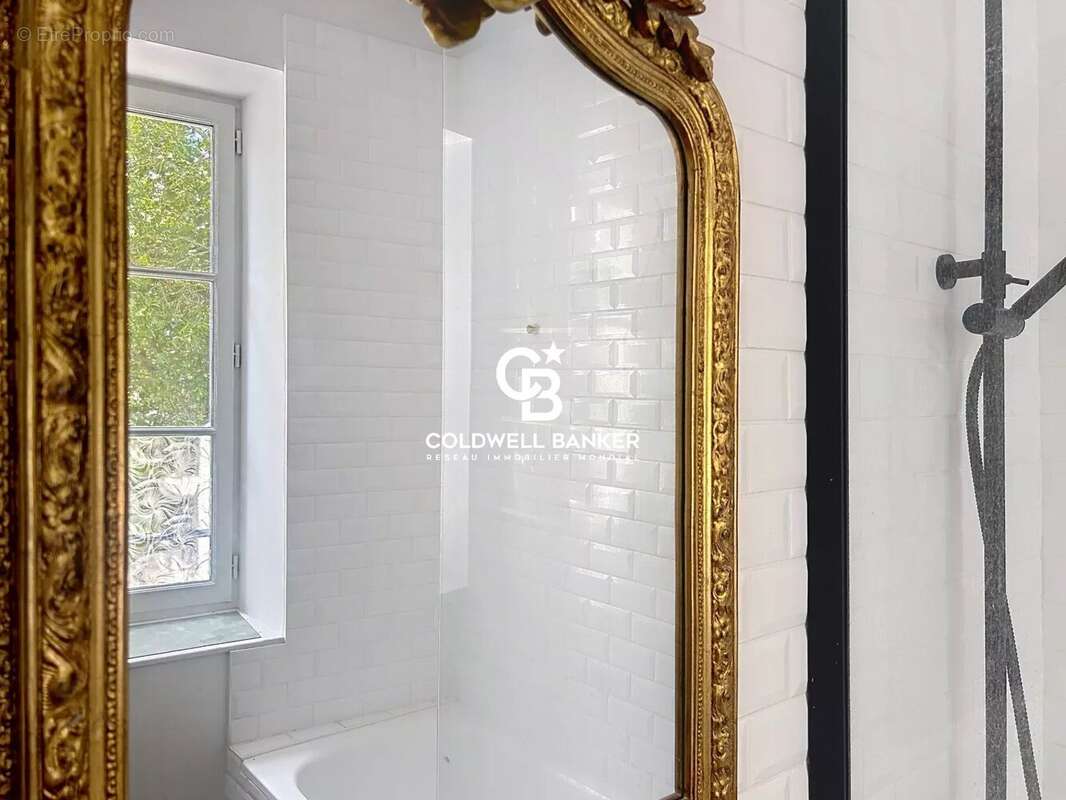 La Rochelle – Centre-ville  Appartement rénové à l'esprit maison de ville - photo 8