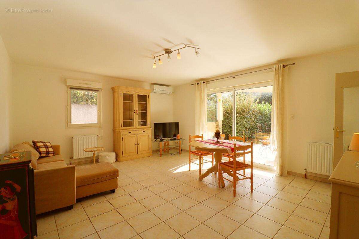 Appartement à VILLENEUVE-LES-AVIGNON