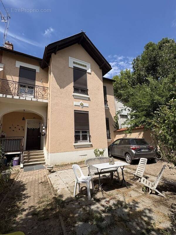 Maison à VILLEURBANNE