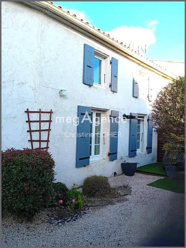 Maison à SAINT-GERMAIN-DE-MARENCENNES