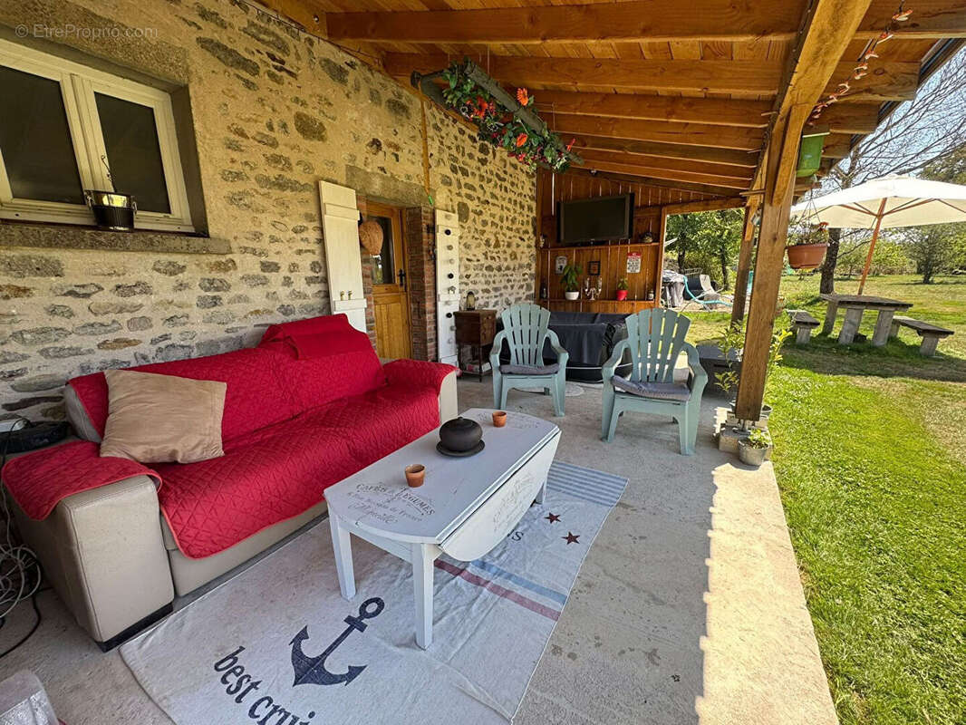 HAUTE VIENNE -  Superbe ferme en pierre entièrement rénovée ? grandes granges et 1,5 hectare de terrain - photo 6