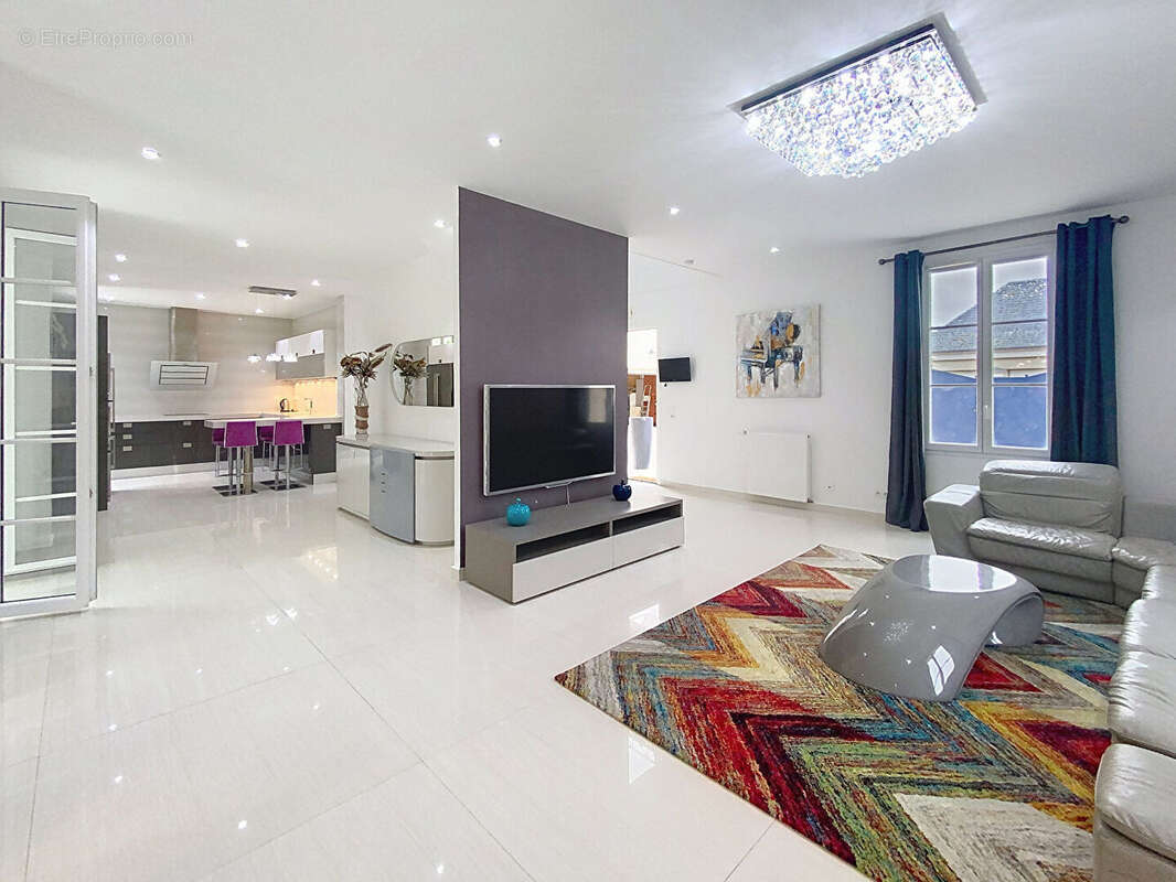 Maison à BAILLY-ROMAINVILLIERS