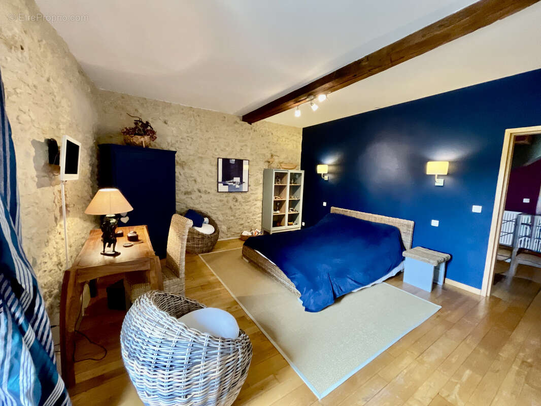 Maison à VIC-FEZENSAC