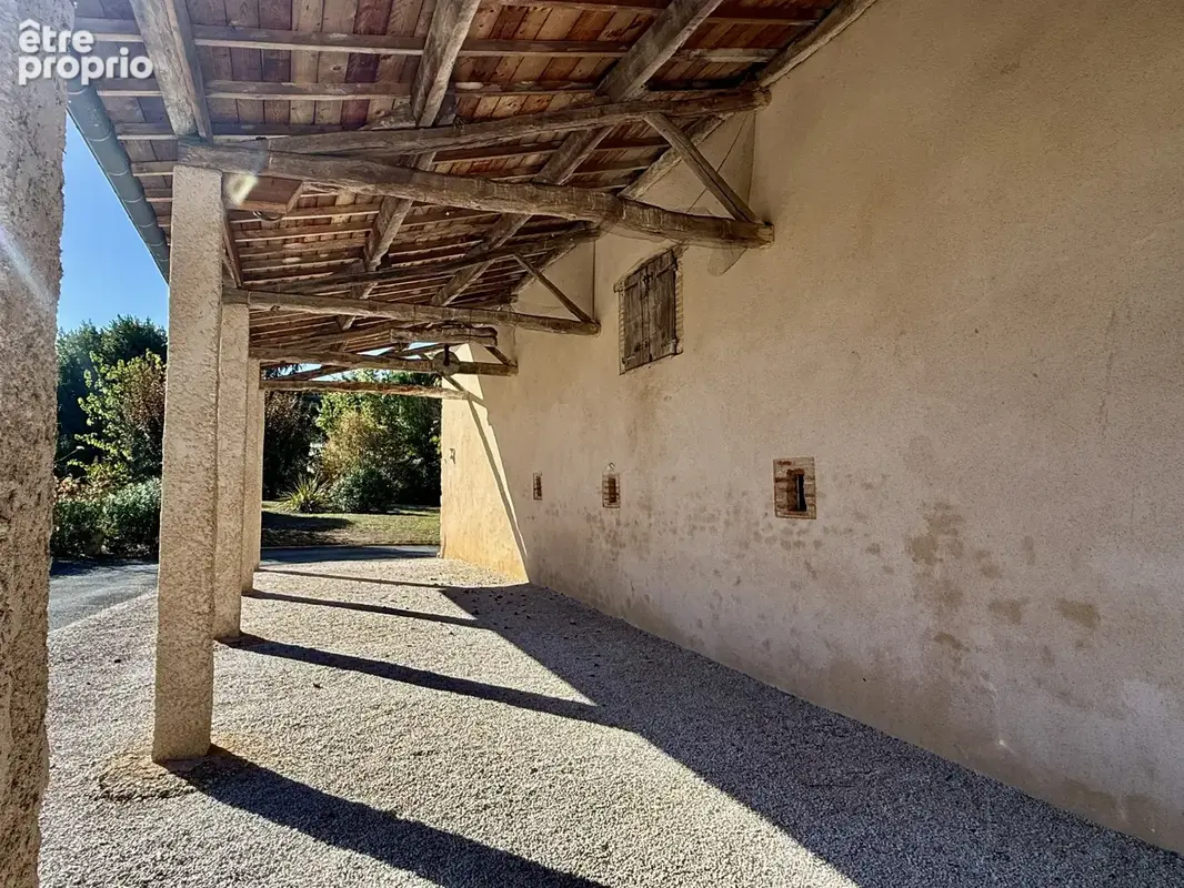 Magnifique maison en pierre entièrement rénovée, avec piscine et jardin arboré. - photo 27