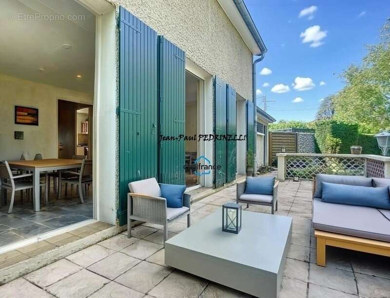 Maison à SAINT-GENIS-LAVAL