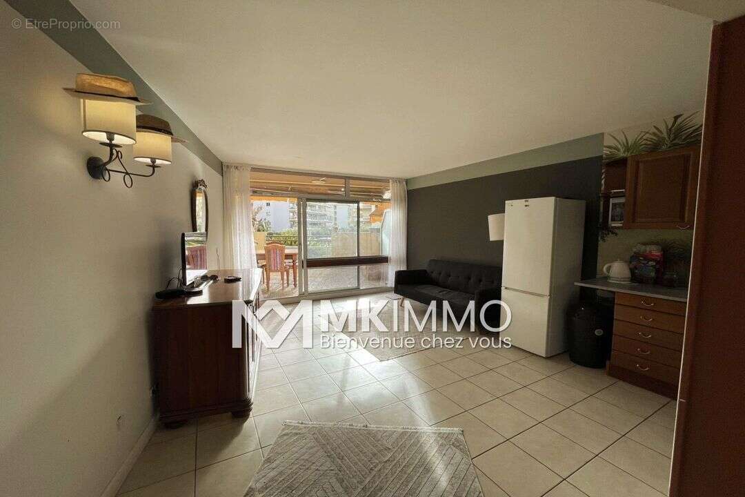 Appartement à SAINT-LAURENT-DU-VAR