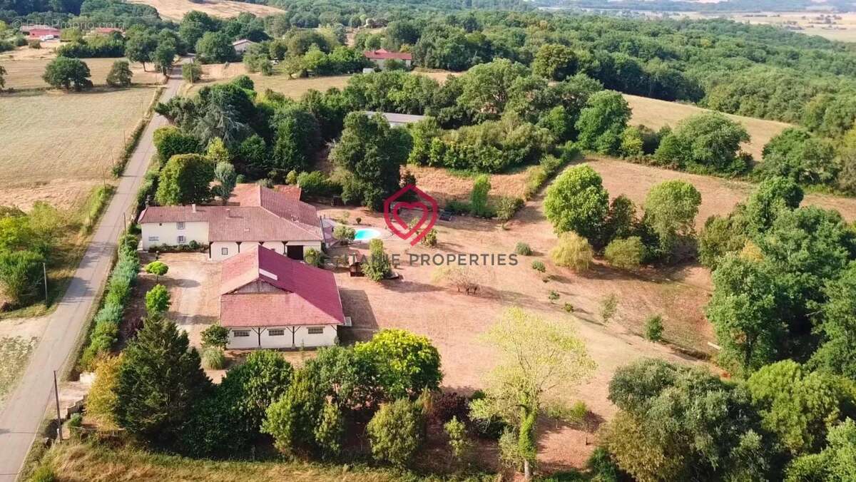 Magnifique ferme avec piscine, dépendances, lac et 6,2 hectares de terrain proche Miélan Gers - photo 39