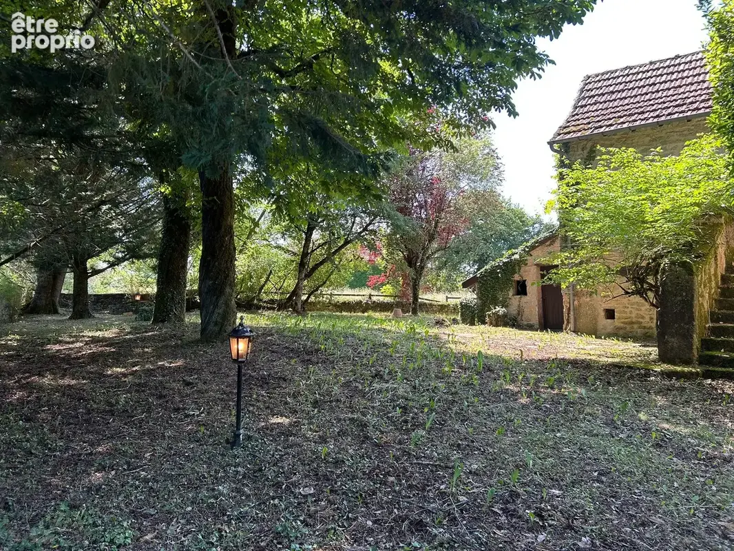 Maison familiale en pierre avec terrain attenant - photo 5