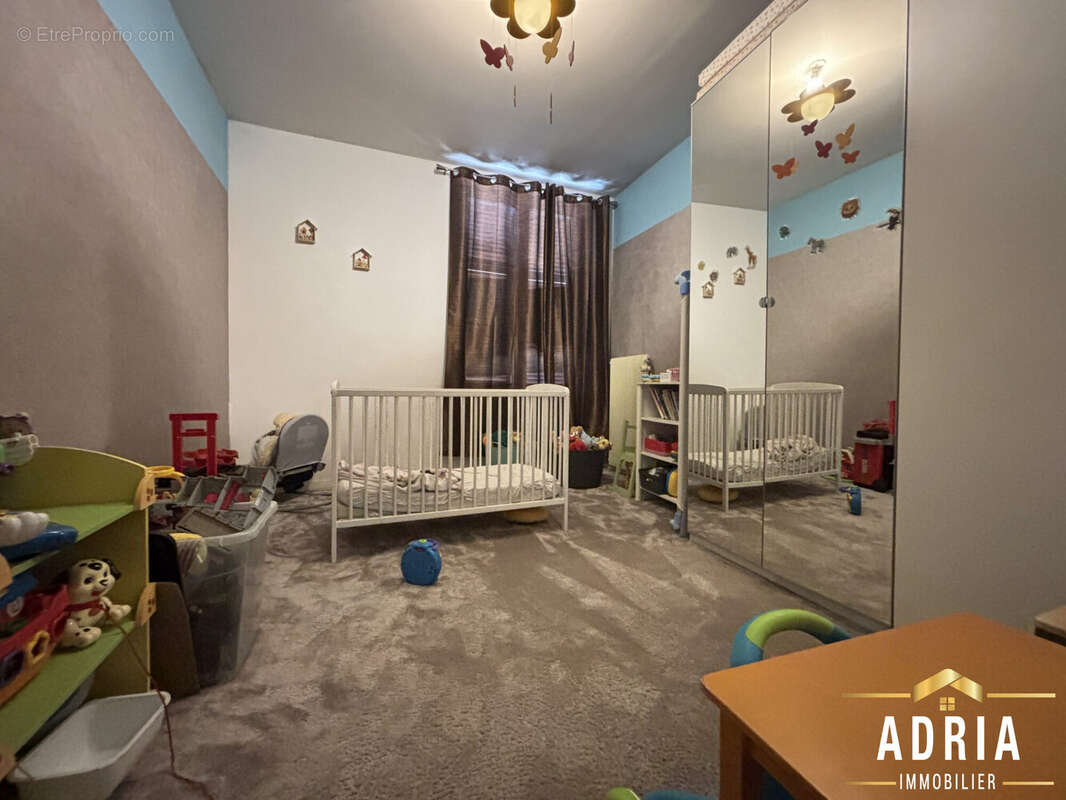 Appartement 400 m² à Luneville  - photo 2