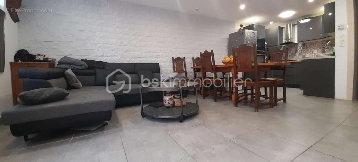 Maison à SAINT-LAURENT-DE-LA-SALANQUE