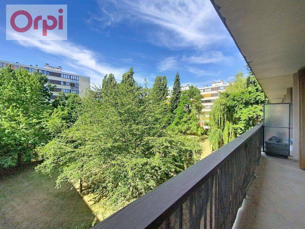 Appartement à FONTENAY-LE-FLEURY
