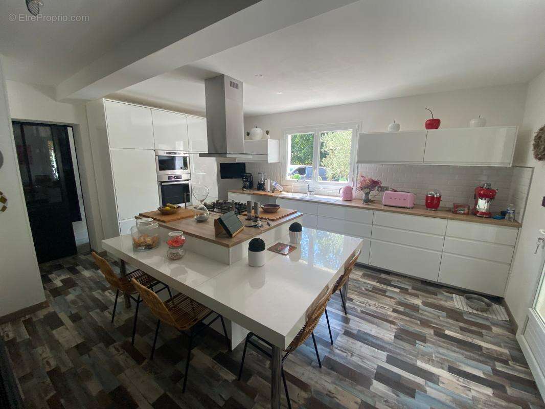 Villa COUP DE COEUR de 2002 de 173 m² avec Garage spacieux de 40 m² et Piscine - photo 11