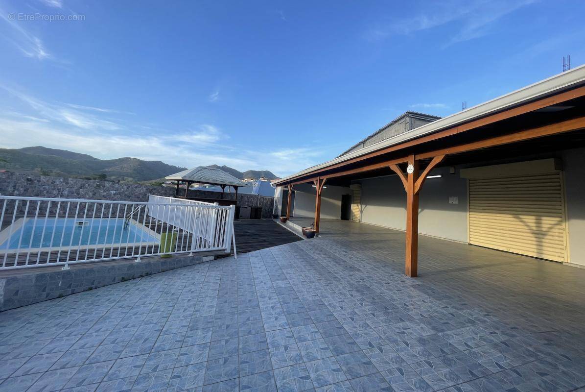 Commerce à LES TROIS-ILETS