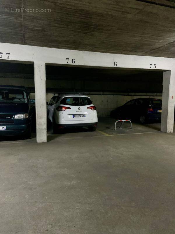 Parking à PARIS-20E