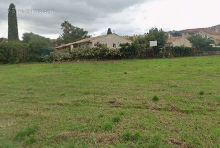 Terrain à BORMES-LES-MIMOSAS