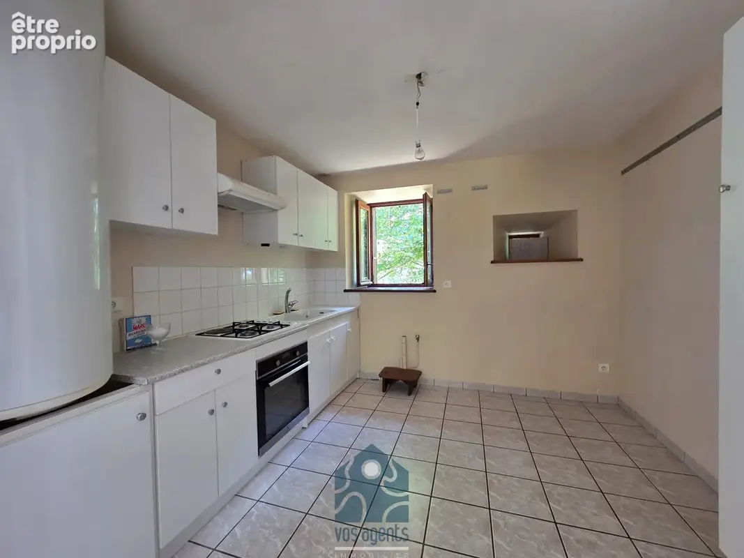 Longère huit pièces avec grange, annexes et terrain - photo 12