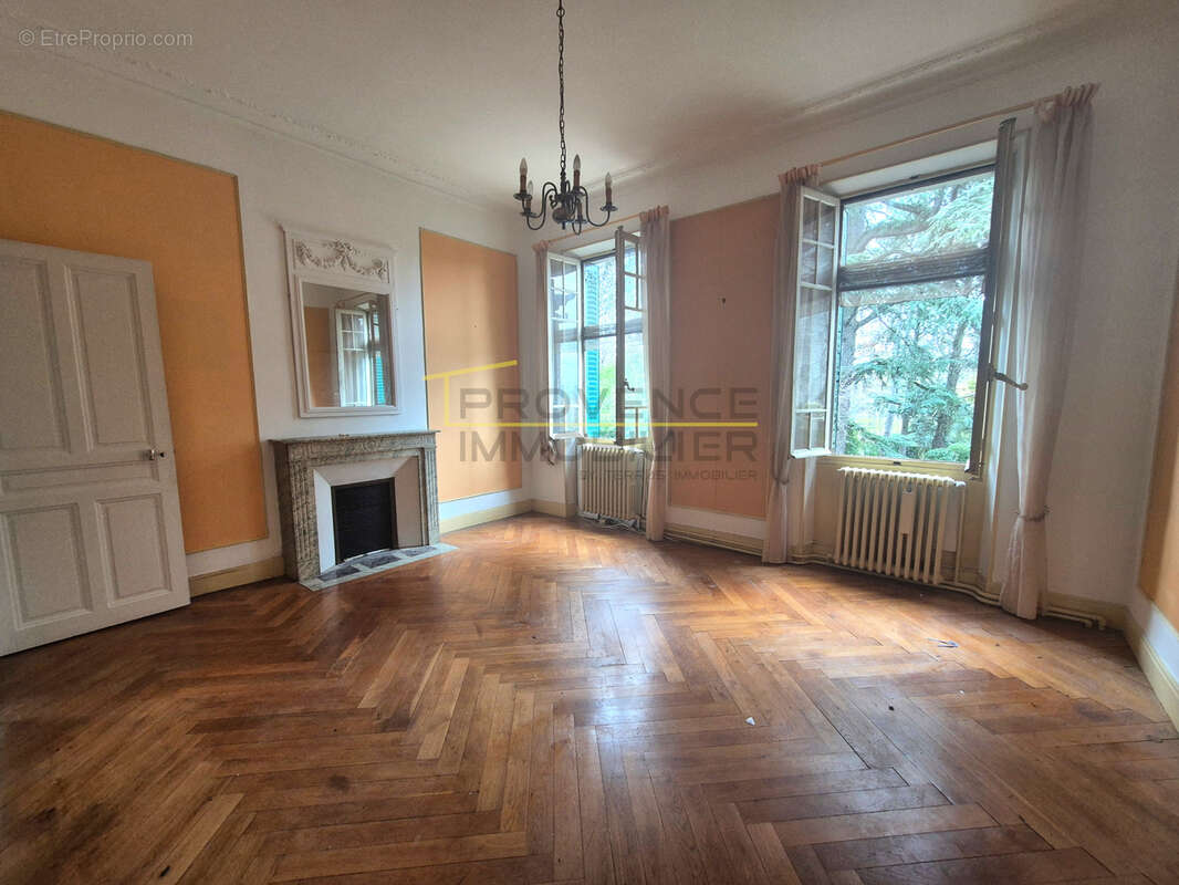 Maison à MONTELIMAR