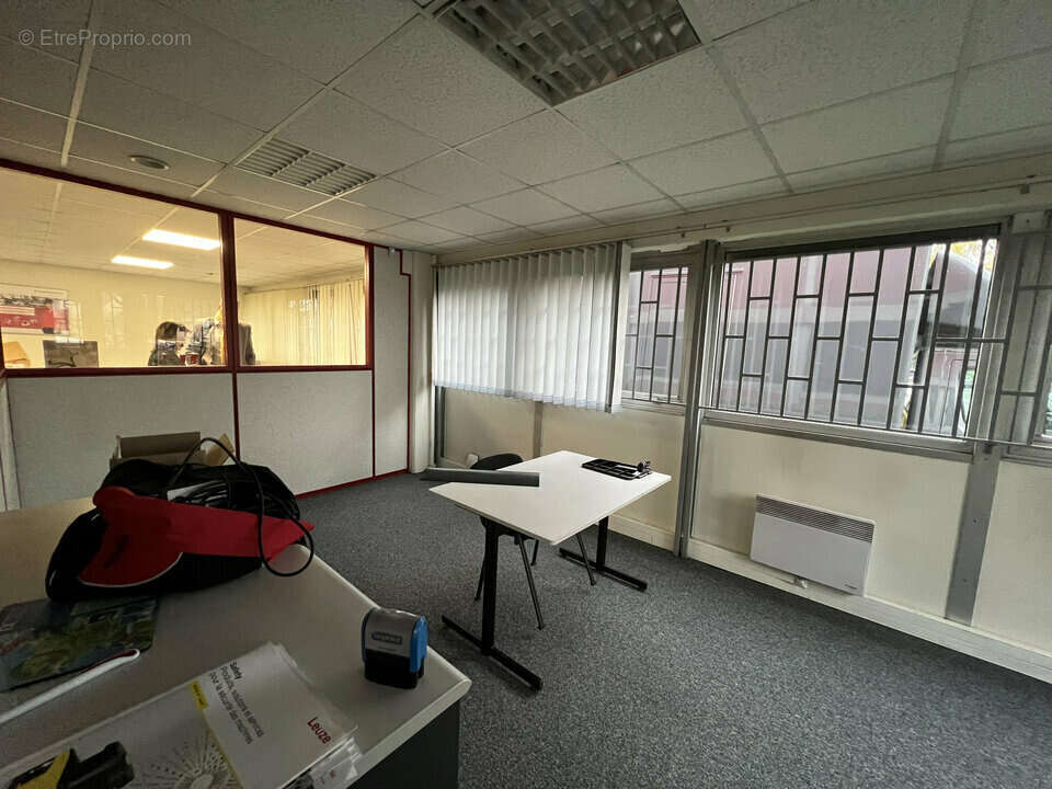 720 m² à Lognes  - photo 4