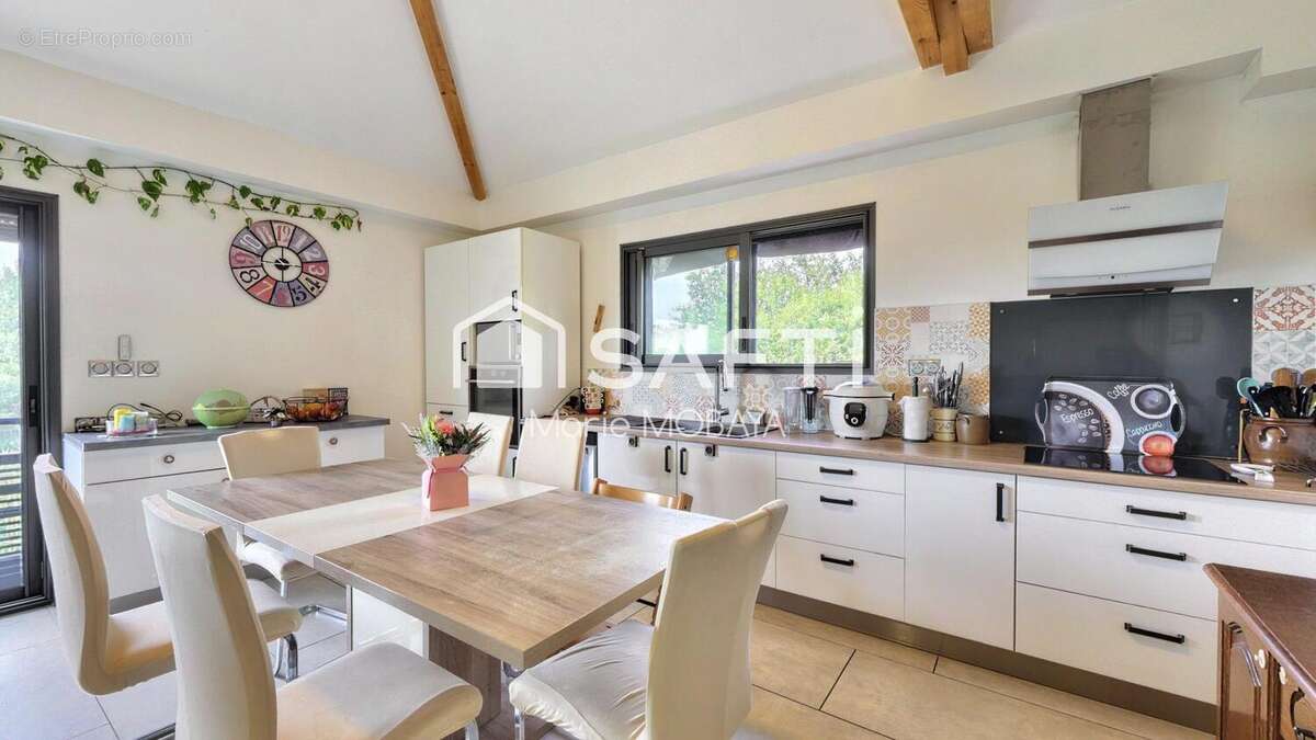 Maison 132 m² à Cubzac-Les-Ponts  - photo 3