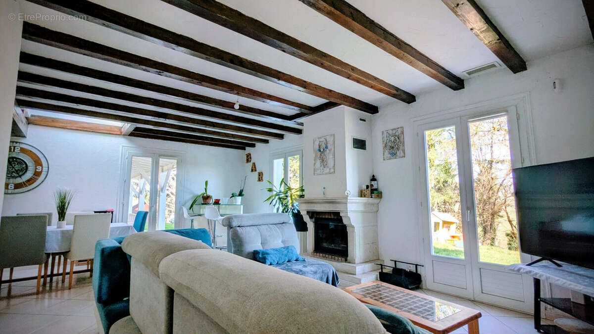 pièce vie - Maison à SAINT-PIERRE-DE-CLAIRAC