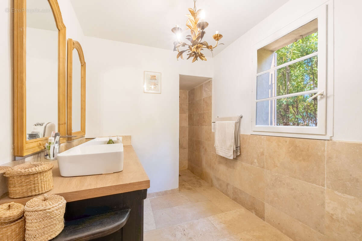 Maison à L&#039;ISLE-SUR-LA-SORGUE