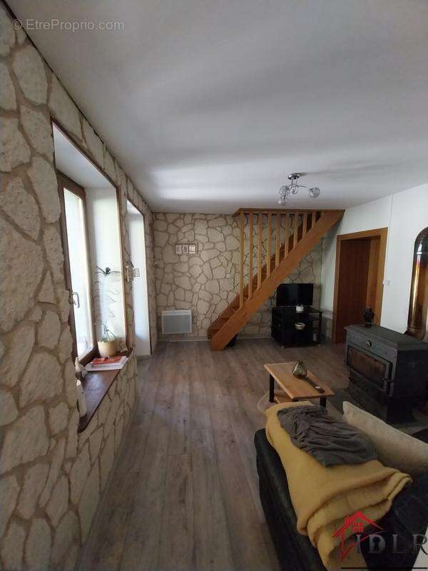 Maison rénovée 115 m2, 3 chambres, village calme - photo 7