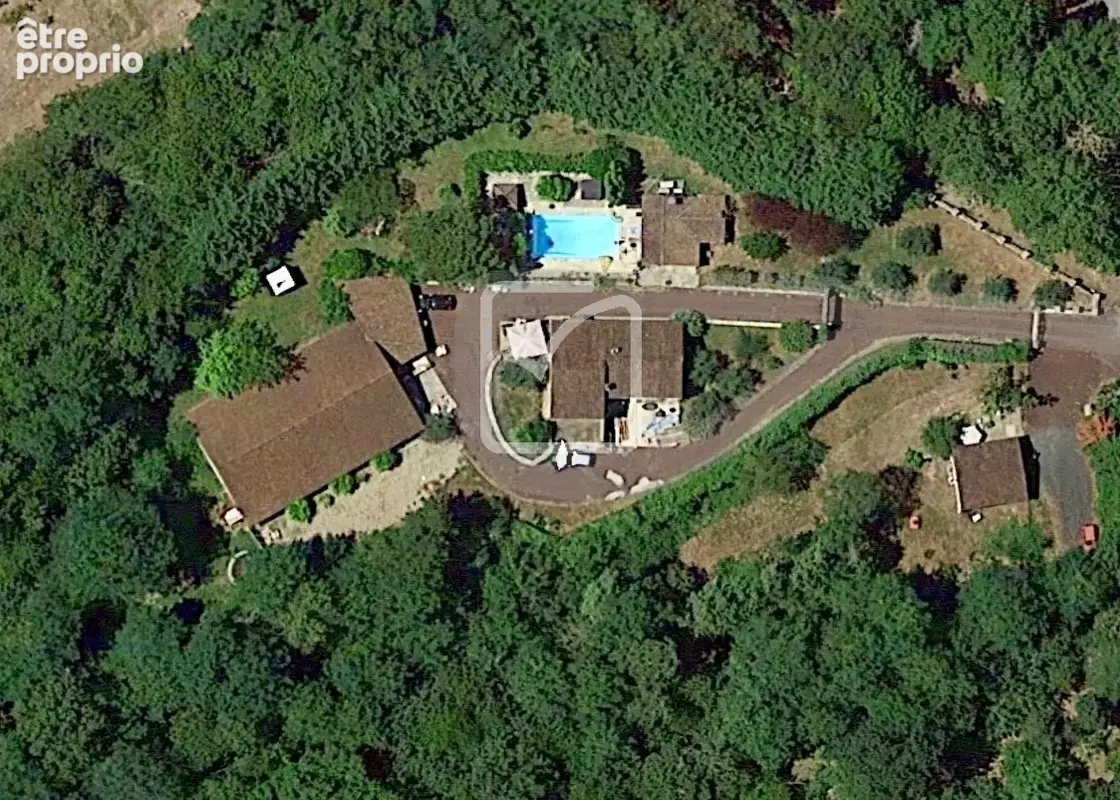 Vente privée exclusive - Splendide ensemble immobilier avec maison et dépendances, piscine et parc arboré clos - photo 5