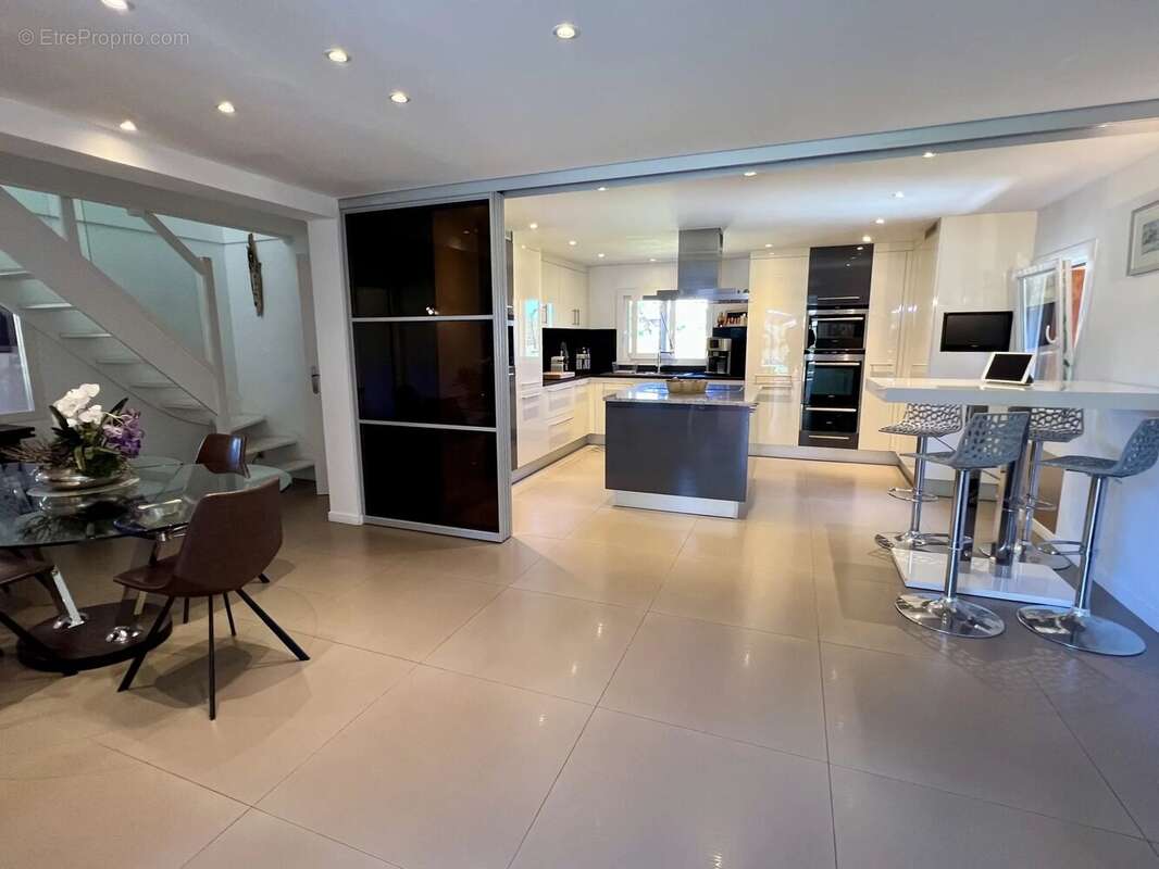 Villa d'exception de 167 m² avec piscine aux Déserts - photo 10