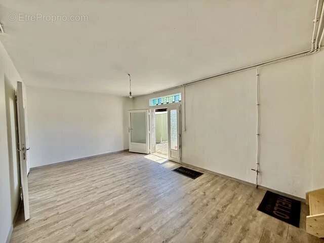Maison familiale avec jardin et garage - photo 11