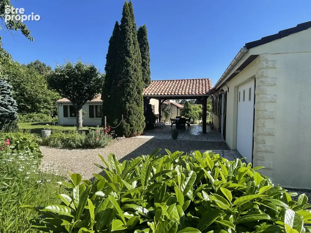 Exclusivité -  Coursac   Ensemble de deux maisons sur 2 600 m2 de terrain, à 15 min de Périgueux - photo 4