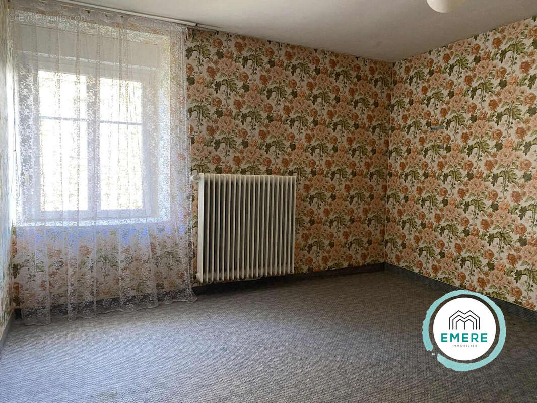 Maison 99 m² à Saint-Georges-De-Reintembault  - photo 8