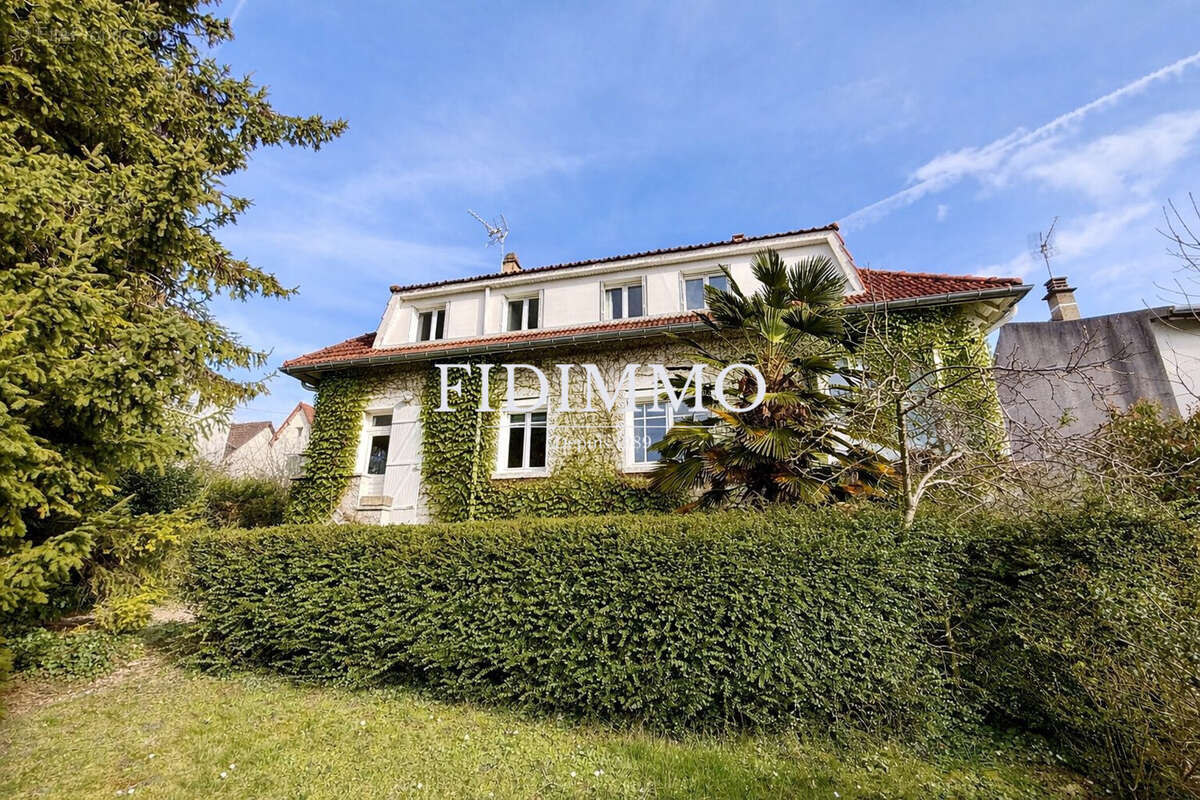 Maison à CHENNEVIERES-SUR-MARNE