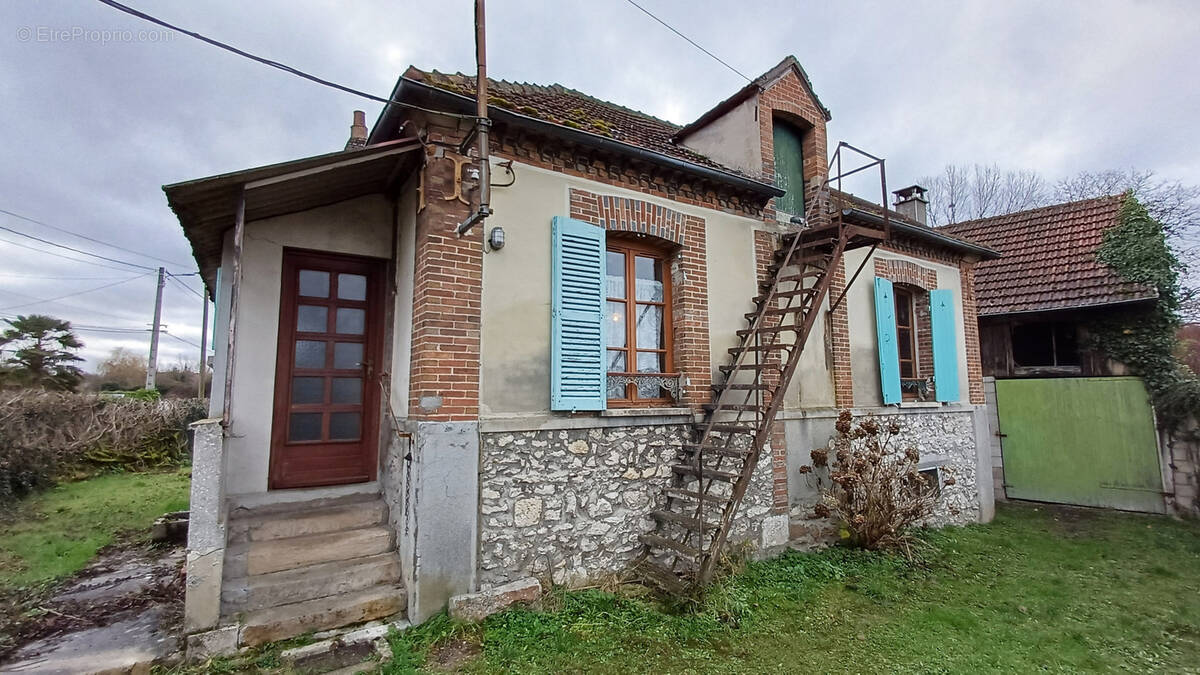 Maison à LES ORMES-SUR-VOULZIE