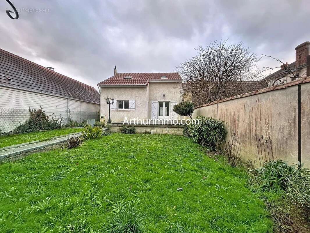 Maison à GRISY-SUISNES