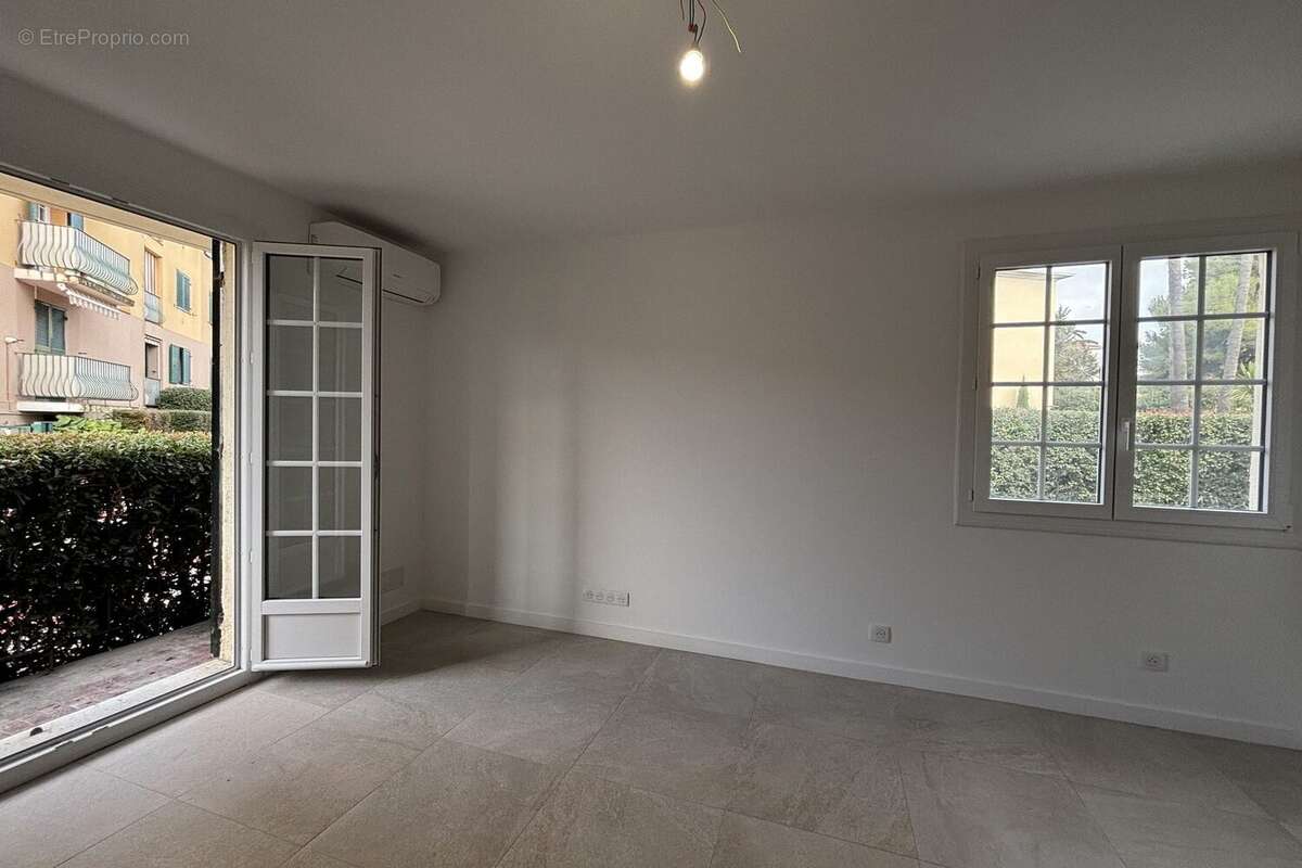 Appartement à VALLAURIS
