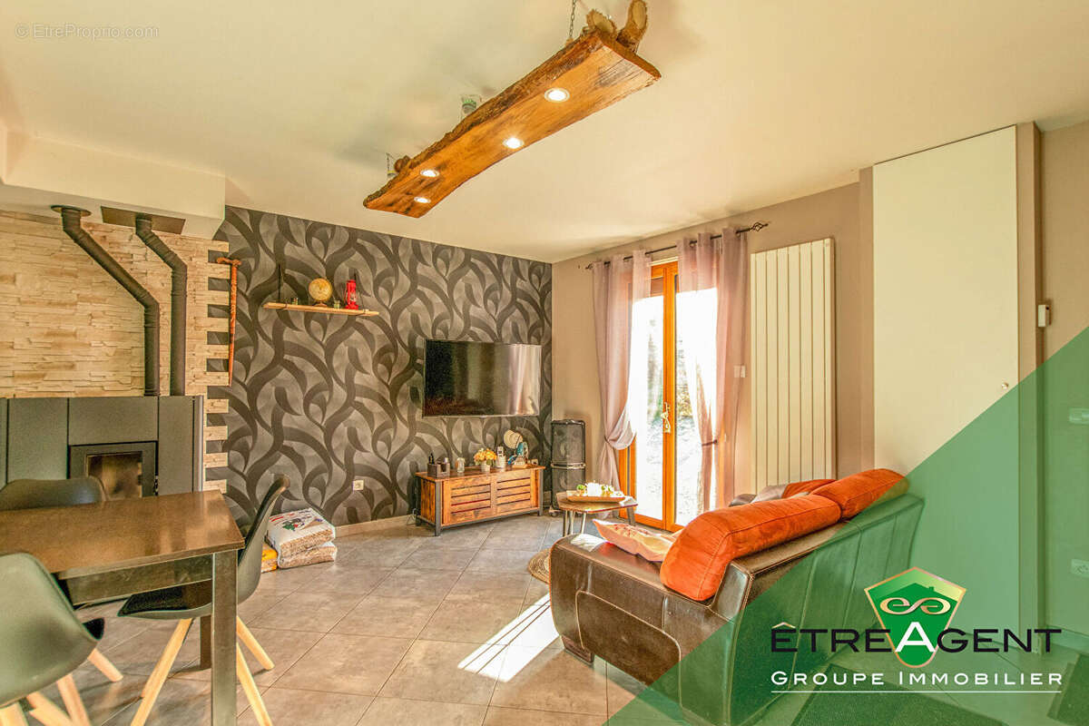 Maison à SAINT-CYR-DE-SALERNE