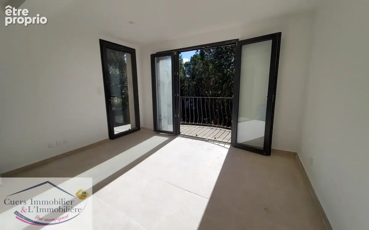CUERS, propriété T6 -  182m2 + dépendance 50m2 - photo 16