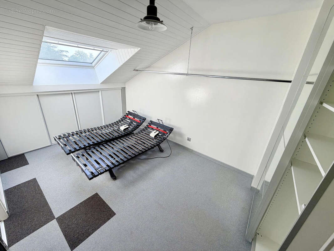 St Julien-en-Genevois RARE Appartement T2 bis en dernier étage de plus de 72 m² utiles... - photo 10