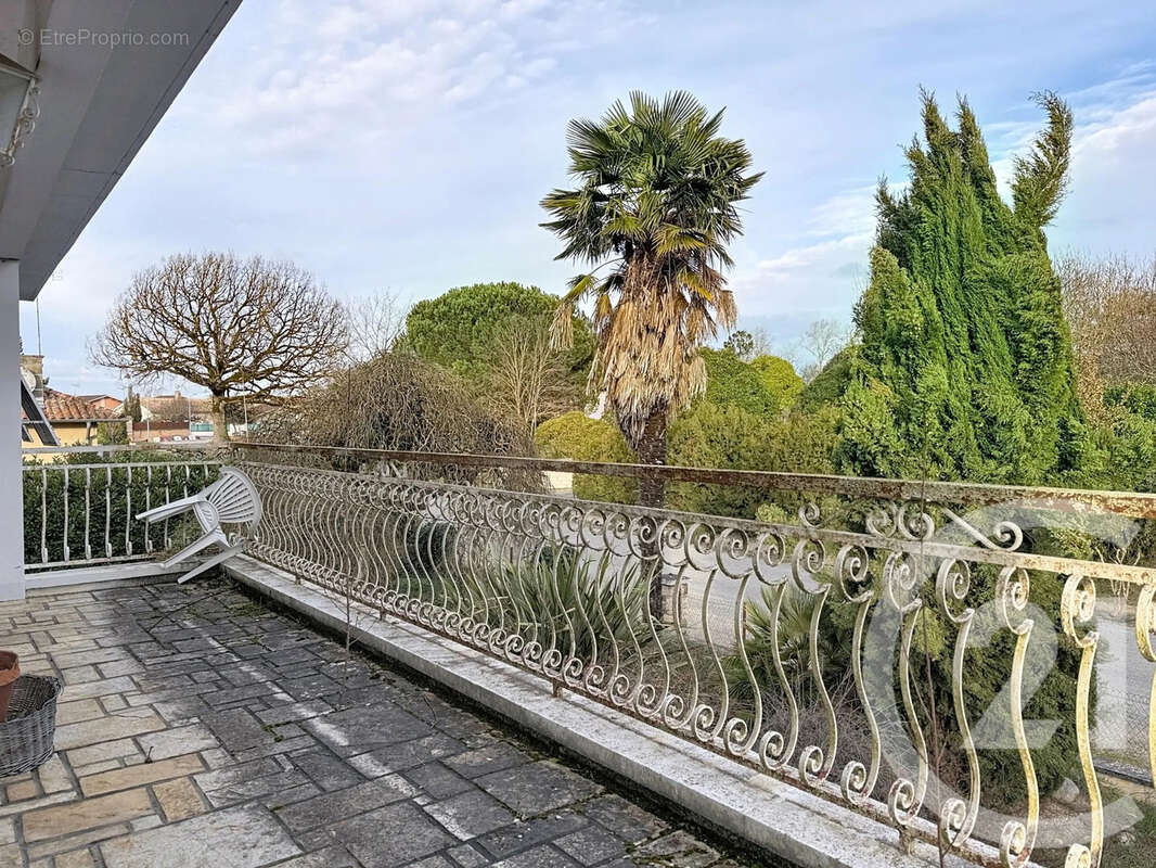 Maison à SAINT-ETIENNE-DE-TULMONT