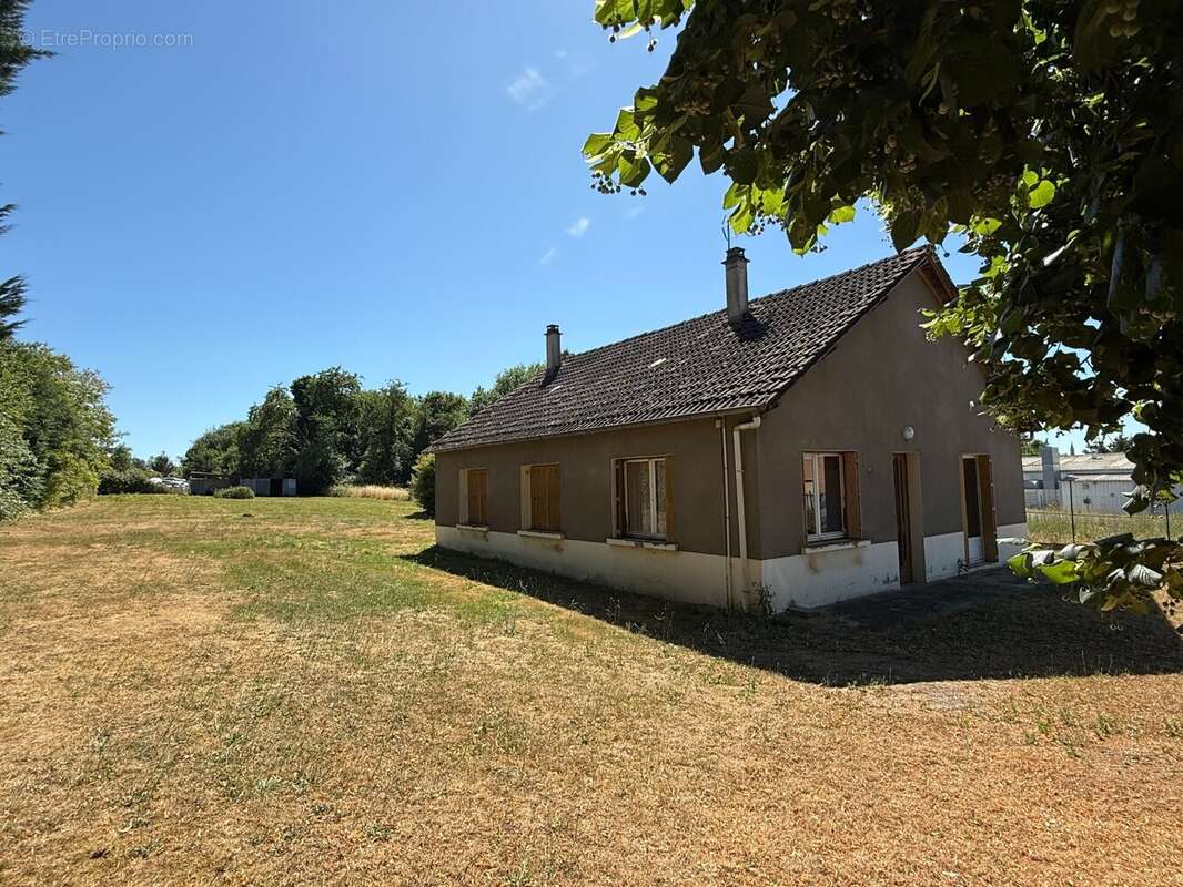 Maison à LA CHATRE