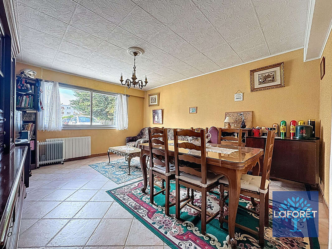 Appartement à CHILLY-MAZARIN