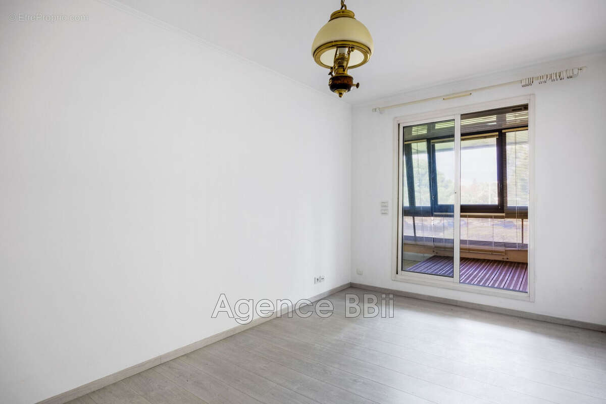 Appartement 104 m² à Saint-Laurent-Du-Var  - photo 8