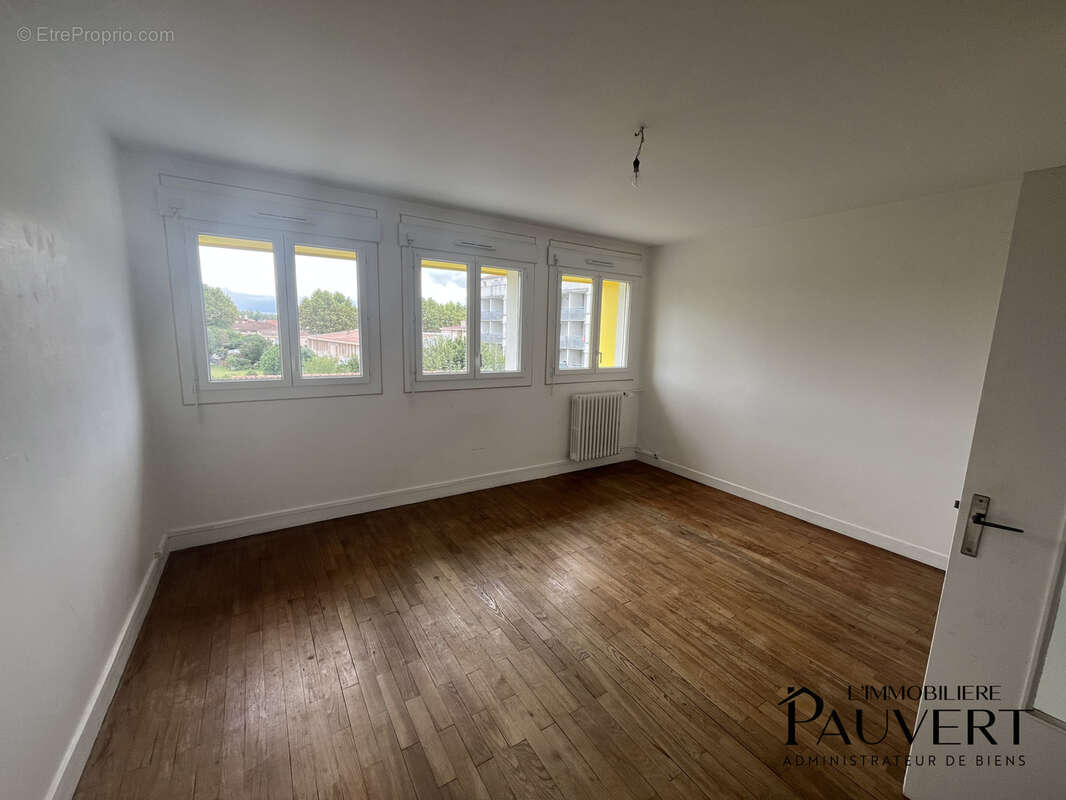 Idealement situee, appartement t3 - 2eme etage dans une copropriete a la pointe energetique ! - photo 2