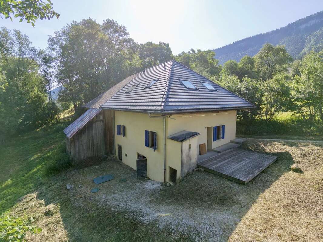 Maison baujue rénovée LE NOYER 73340 - photo 18