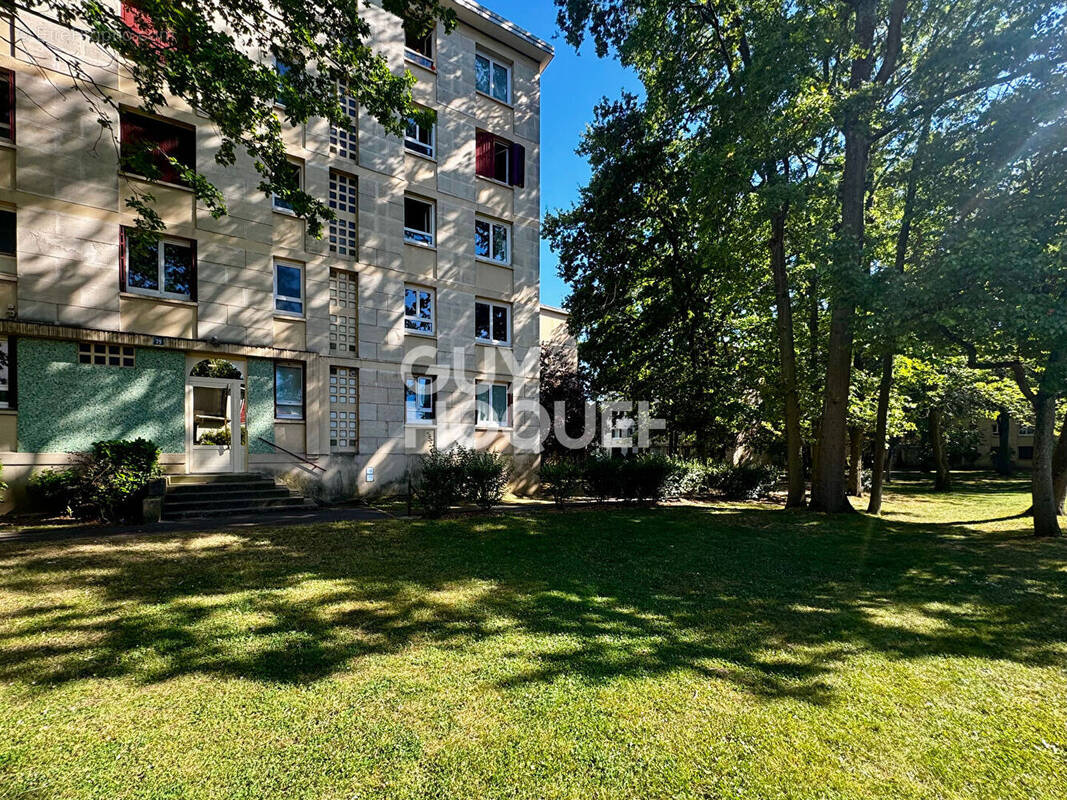 Appartement à SAINTE-GENEVIEVE-DES-BOIS